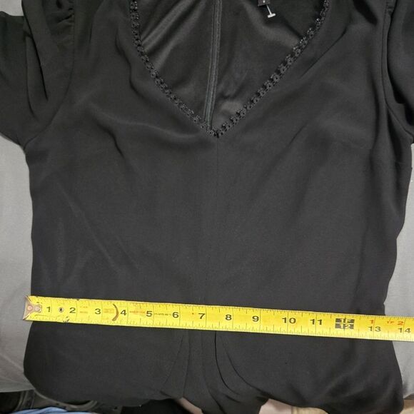 Express long sheer sleeve v-neck romper Black Sz 2 - Picture 14 of 14